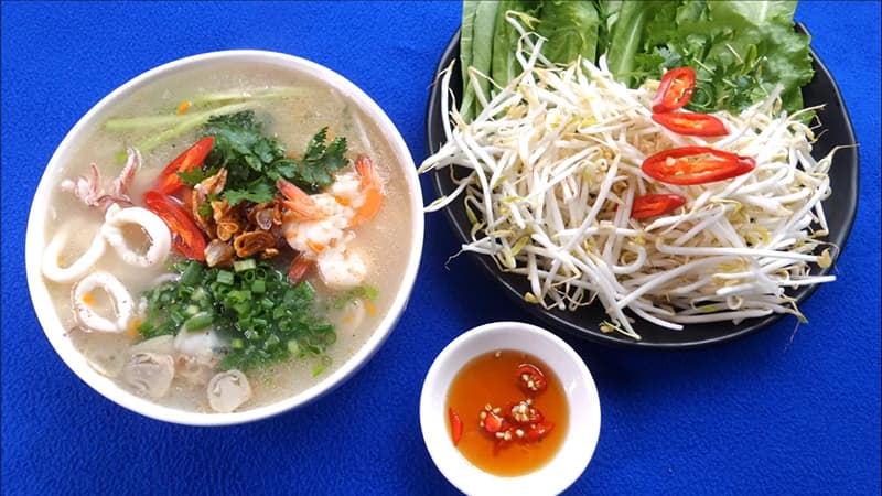 Chân Gà Nướng Quái Thú